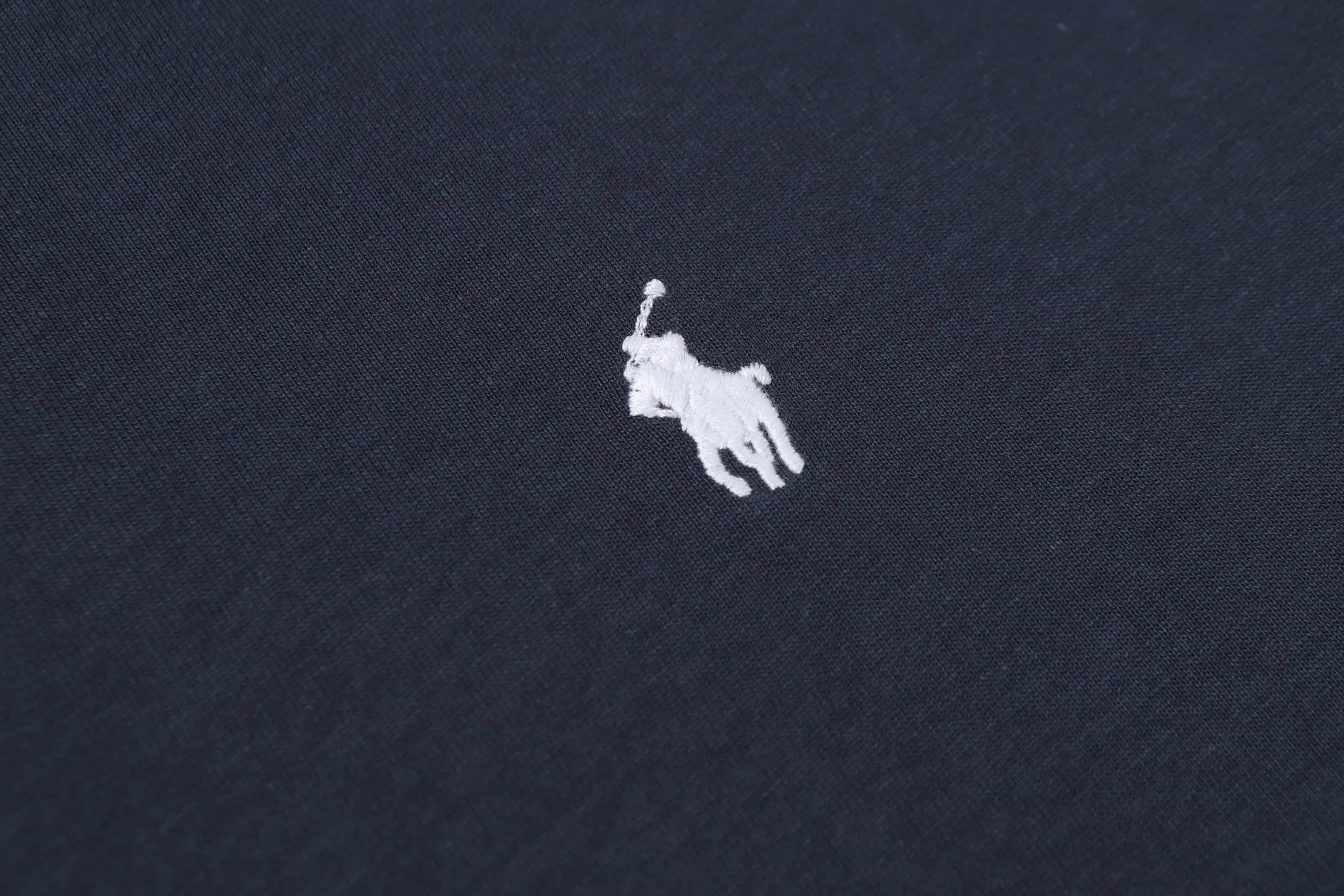 P114 Style number: A002 (no discount for running quantity) [Ralph Lauren round neck solid color pony embroidered logo pure cotton short sleeves] ✅270g double yarn fabric, custom woven and dyed threads ✅Original sticker Scan the QR code to enter the official website ✅Large version, loose and stylish, can wear up to 200 pounds Color: black white navy sky blue burgundy blue floral gray dark gray Size: S-XL
